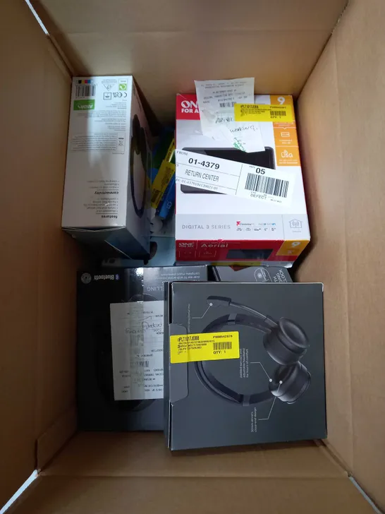 BOX OF APPROX 30 ELECTRICAL ITEMS TO INCLUDE ONN WIRELESS HEADPHONES, BLACKWEB USB WEBCAM, ASDATECH POWER BANK