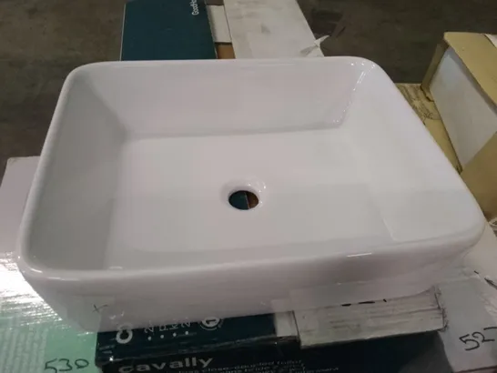 BOXED GOODHOME CERAMIC COUNTERTOP BASIN