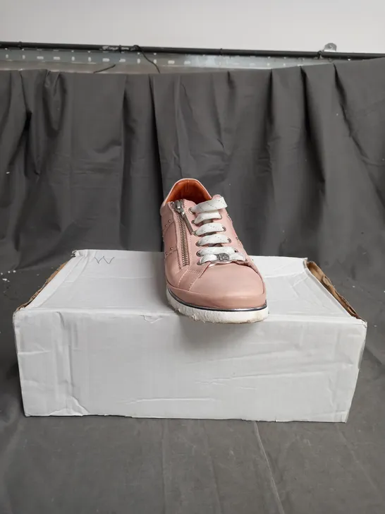 BOXED MODA IN PELLE BRASINA TRAINER SIZE 6