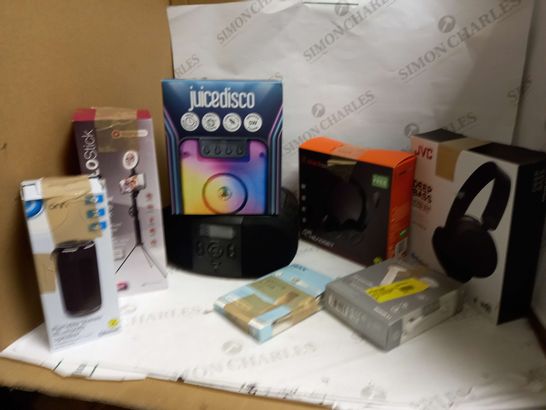 LOT OF APPROXIMATELY 15 ELECTRICAL ITEMS, TO INCLUDE SPEAKERS, HEADPHONES, SELFIE STICK, ETC
