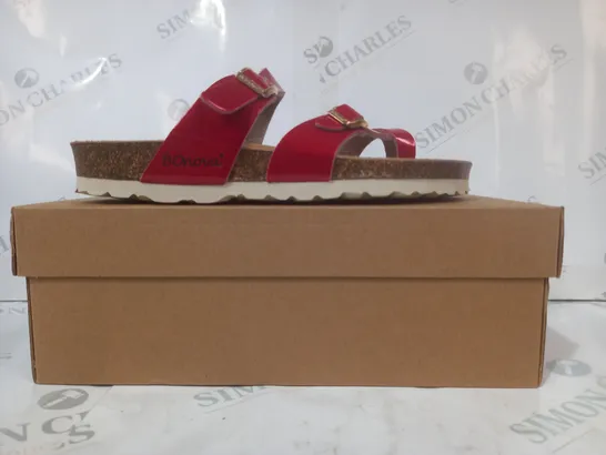 BOXED PAIR OF BONOVA SANDALS IN RED SIZE 6