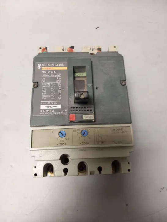 MERLIN GERIN COMPACT NS 250 N CIRCUIT BREAKER