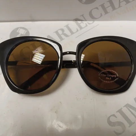 PAIR OF RUBY ROCKS IBIZA SUNGLASSES IN BLACK WITH CARRY BAG