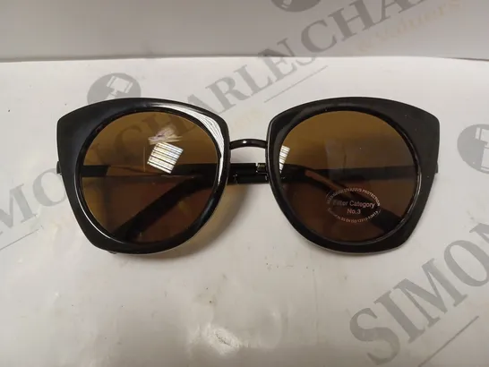 PAIR OF RUBY ROCKS IBIZA SUNGLASSES IN BLACK WITH CARRY BAG