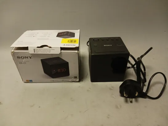 BOXED SONY RADIO REVEIL FM/AM ICF-C1