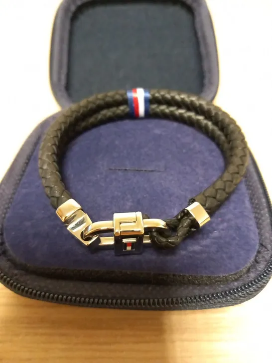 BOXED TOMMY HILFIGER CARABINER MENS LEATHER BRACELET