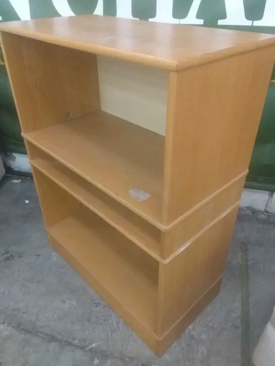 WOODEN 3 SHELF BOOKCASE