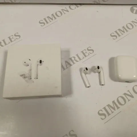 APPLE AIRPODS WITH CHARGING CASE 