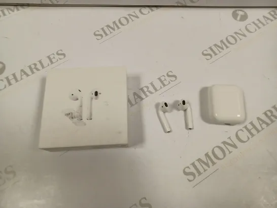 APPLE AIRPODS WITH CHARGING CASE 