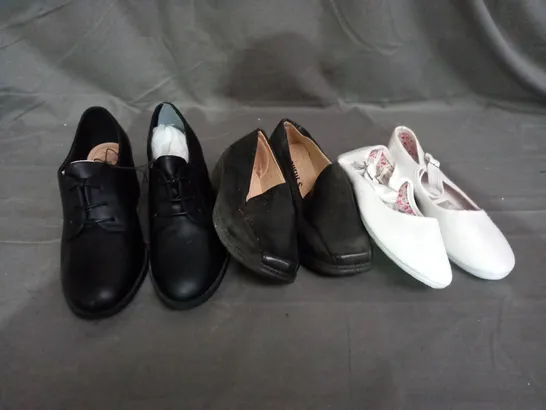 APPROXIMATELY 10 PAIRS OF ASSORTED SHOES IN VARIOUS STYLES AND SIZES