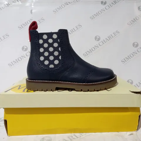 BOXED PAIR OF MINI BODEN KIDS LEATHER CHELSEA BOOTS IN NAVY EU SIZE 30