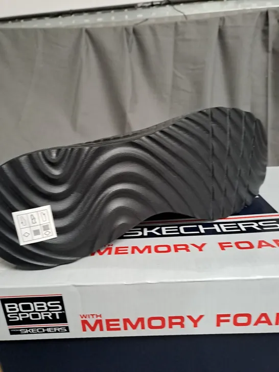 BOXED SKETCHERS BOB SPORT MEMORY FOAM TRAINERS IN BLACK - SIZE 7