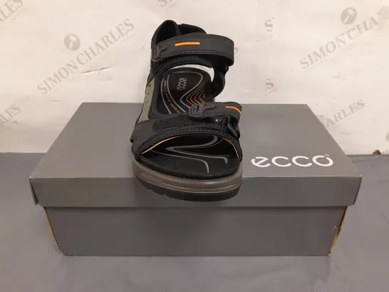 BOXED PAIR OF ECCO OPEN TOE SANDALS IN BLACK UK SIZE 9-9.5