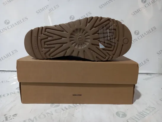 BOXED PAIR OF UGG WTAZZ SHOES IN TAN UK SIZE 4