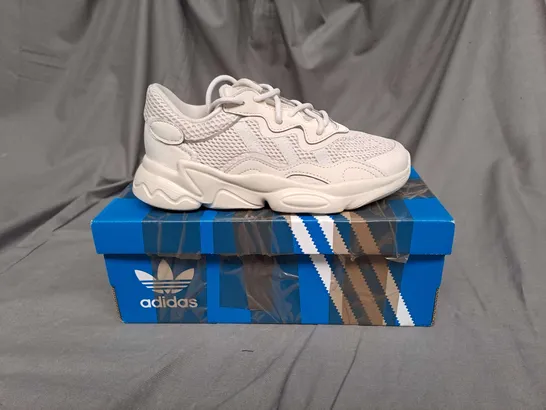 BOXED PAIR OF ADIDAS OZWEEGO TRAINERS IN VINTAGE WHITE SIZE 2