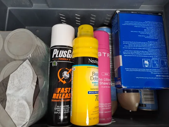 APPROXIMATELY 10 ASSORTED AEROSOL ITEMS IN INCLUDE GAS LEAK PROTECTOR SPRAY, SUNSCREEN, ETC - COLLECTION ONLY