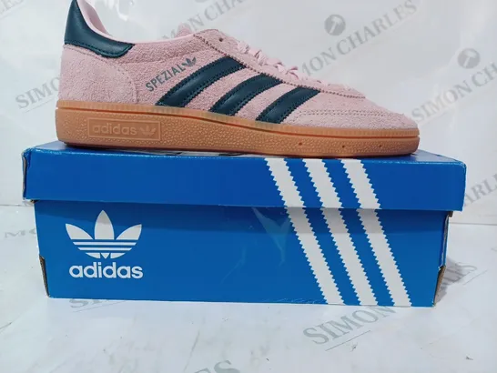 BOXED PAIR OF ADIDAS HANDBALL SPEZIAL SHOES IN PINK UK SIZE 6.5