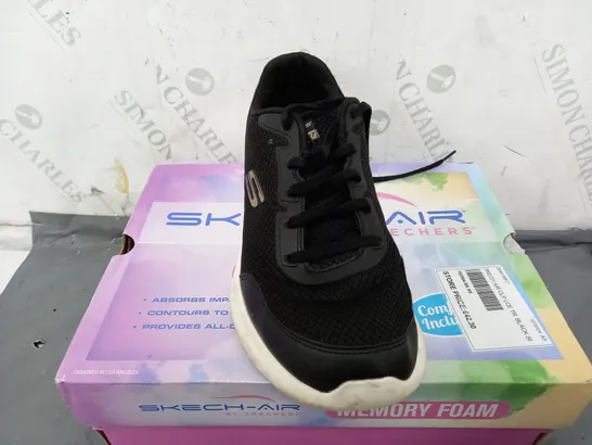 SKECHERS SKECH-AIR TRAINERS IN BLACK - UK 6