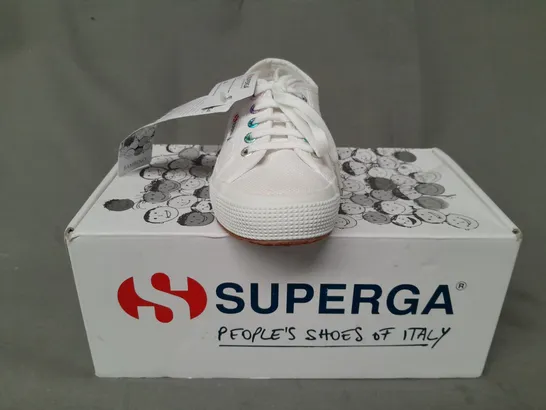 BOXED PAIR OF SUPERGA KID'S SHOES IN WHITE W. MULTICOLOUR EYELETS UK SIZE 11