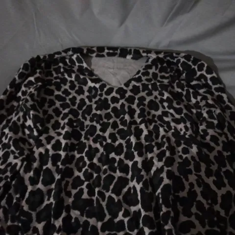 MASAI JUMPER IN LEOPARD PRINT SIZE L