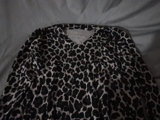 MASAI JUMPER IN LEOPARD PRINT SIZE L