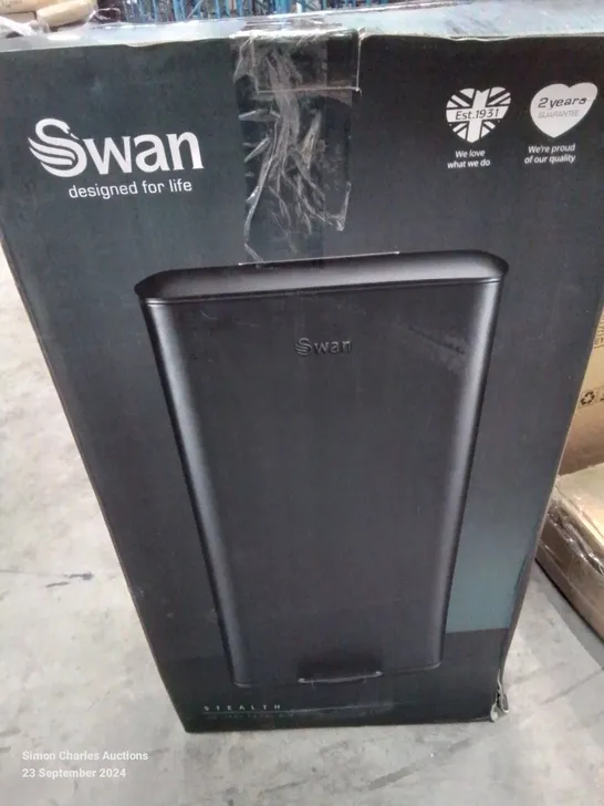 BOXED SWAN 30 LITRE STEP ON PEDAL BIN