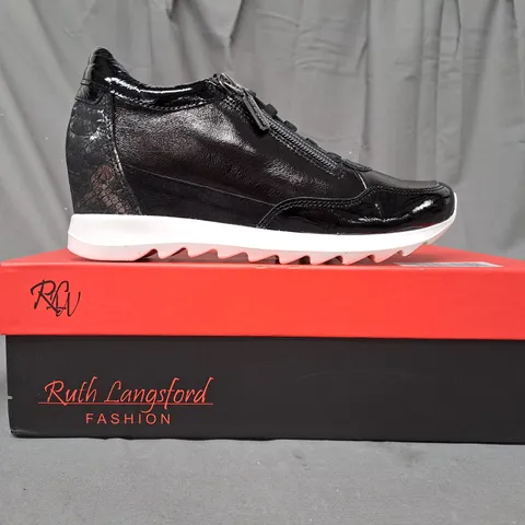 BOXED PAIR OF RUTH LANGSFORD WEDGE TRAINERS IN BLACK SIZE 4