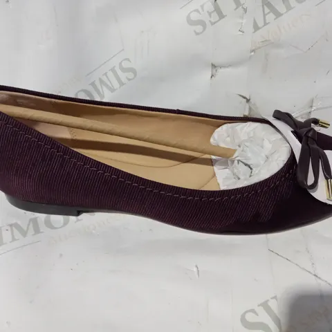 BOXED PAIR OF CLARKS GRACE LILLY BALLERINA WITH BOW TRIM STANDARD FIT IN PURPLE UK SIZE 5