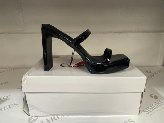 BOXED PAIR OF CIDER BLACK HIGH HEELS SIZE 39