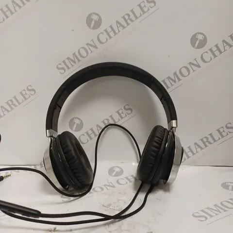 BOXED ARTIX HEADPHONES IN BLACK