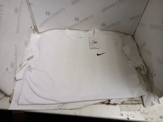 NIKE WHITE TRAINING TEE SIZE M 