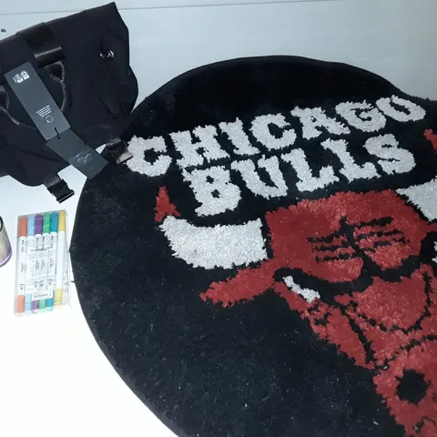 LOT OF 4 ASSORTED ITEMS TO INCLUDE TYPO BAG AND CHICAGO BULLS RUG