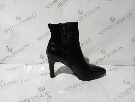 PAIR OF RUTH LANGSFORD PLATFORM LEATHER ANKLE BOOTS IN BLACK UK SIZE 3