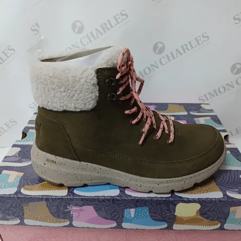 BOXED PAIR OF SKECHERS GLACIAL ULTRA BOOTS OLIVE SIZE 4