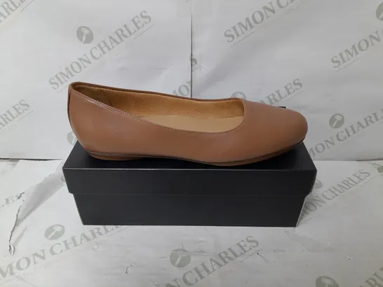 NATURALIZER LEATHER BALLET FLAT SHOE IN BROWN SIZE 6