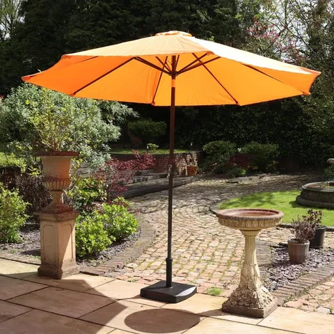 BOXED ALEXIE 300CM TRADITIONAL PARASOL IN ORANGE (1 BOX)