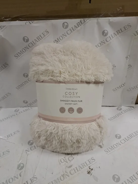 COSY COLLECTION SHAGGY FAUX FUR DUVET SET IN WHITE 