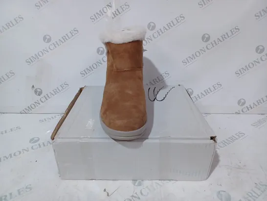 BOXED PAIR OF SKECHERS WEDGE BOOTS IN CHESTNUT SIZE 7