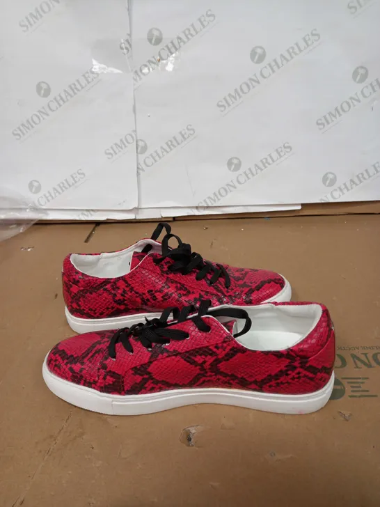 KENNETH COLE RED SNAKE PRINTED TRAINERS SIZE UK 6