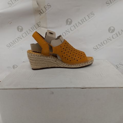 BOX OF PAIRED CLARKS YELLOW WEDGED SANDALS SIZE 3