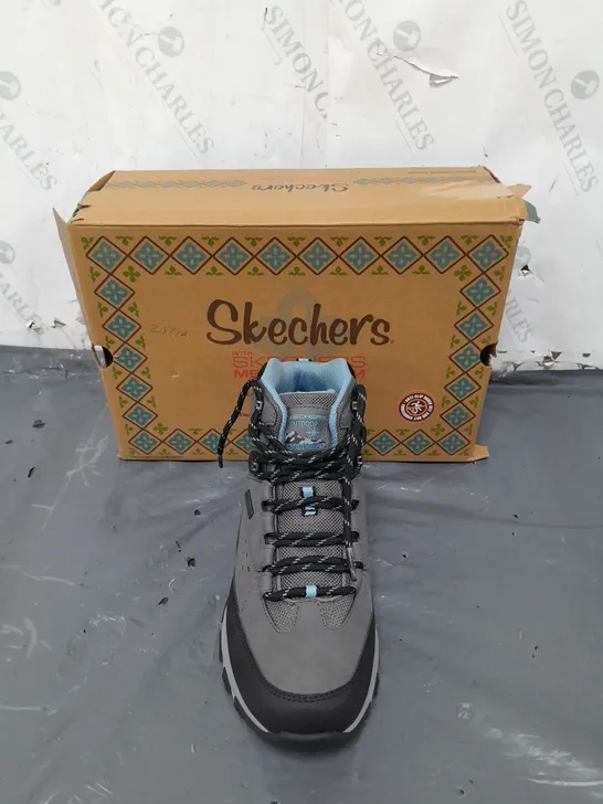 SKETCHERS MEMORY FOAM SIZE 6 GREY/BLUE WALKING BOOTS 