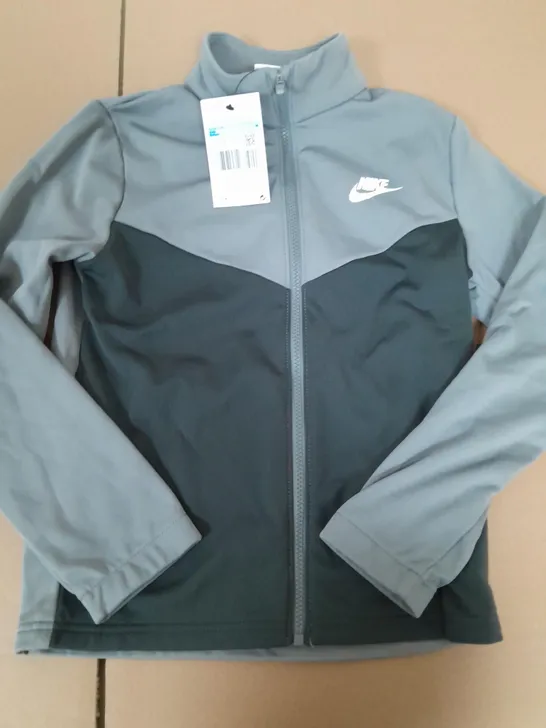 KIDS NIKE GREY JACKET - SIZE MEDIUM BOYS