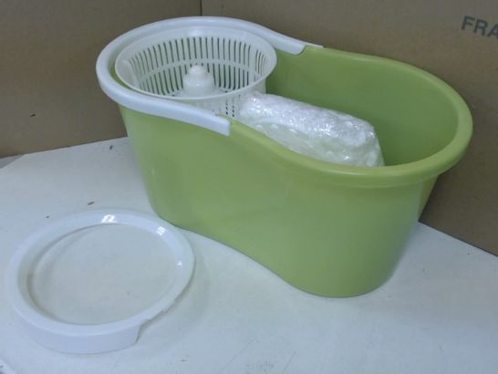 SPIN MOP BUCKET WITH SPARE MOP HEADS