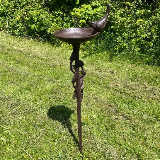 BOXED WORTHLEY CAST IRON STAKE BIRDBATH