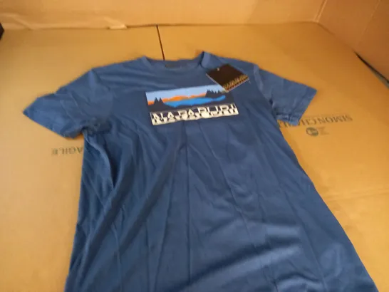 NAPAPIJIRI MOUNTAIN TEE IN BLUE - M