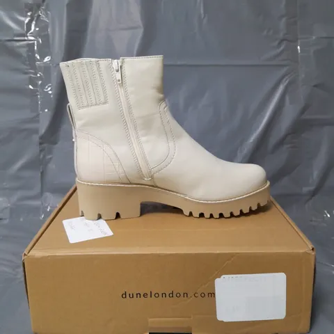 MODA IN PELLE ZIP FASTENING BIKER BOOTS OFF WHITE SIZE 6