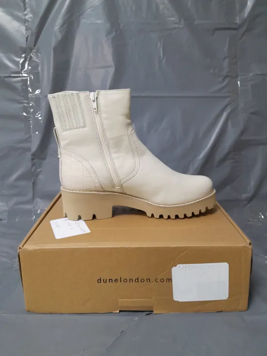 MODA IN PELLE ZIP FASTENING BIKER BOOTS OFF WHITE SIZE 6