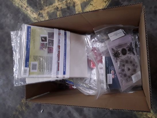 BOX OF APPROXIMATELY 40 ASSORTED CRAFT ITEMS