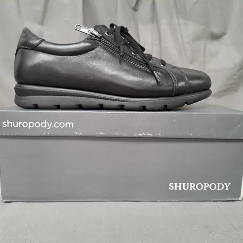 BOXED PAIR OF SHUROPODY VERY SHOES IN BLACK UK SIZE 5