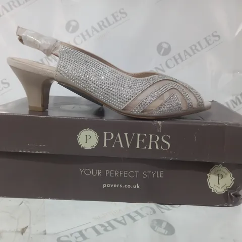 BOXED PAIR OF PAVERS OPEN TOE LOW HEEL SHOES IN NUDE W. JEWEL EFFECT EU SIZE 38